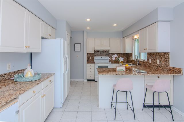 2402 Meadowridge Court, Ann Arbor, MI 48105