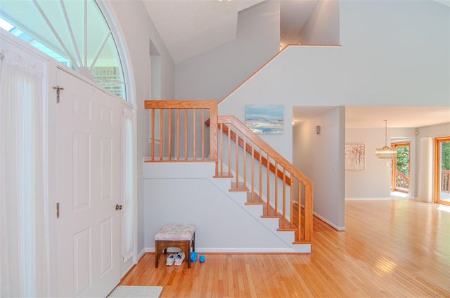 2402 Meadowridge Court, Ann Arbor, MI 48105