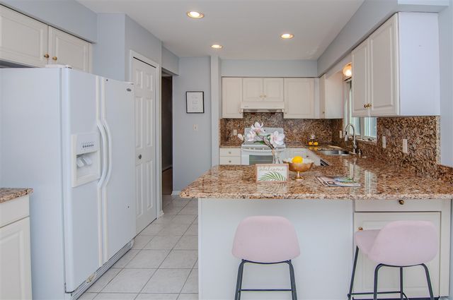 2402 Meadowridge Court, Ann Arbor, MI 48105