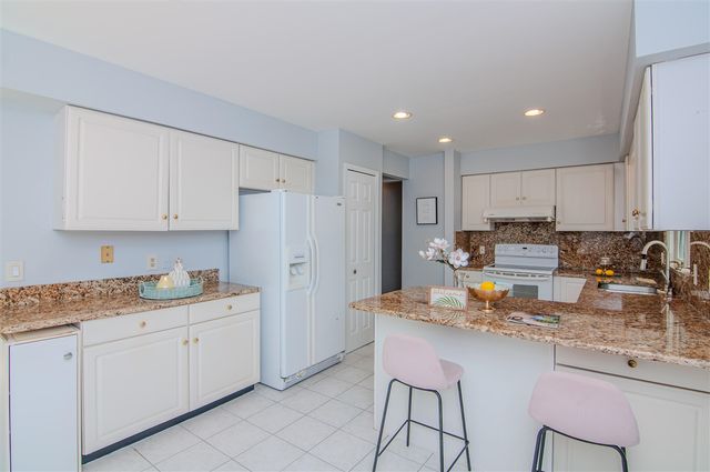 2402 Meadowridge Court, Ann Arbor, MI 48105