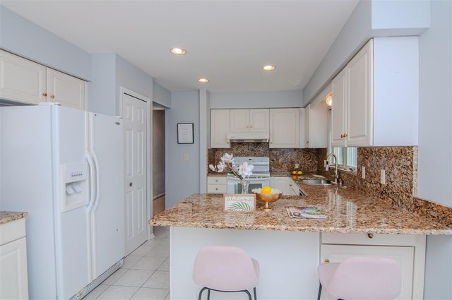 2402 Meadowridge Court, Ann Arbor, MI 48105