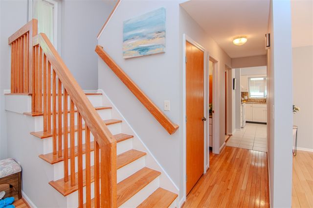 2402 Meadowridge Court, Ann Arbor, MI 48105
