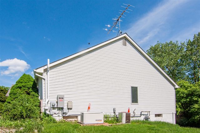 2402 Meadowridge Court, Ann Arbor, MI 48105