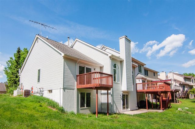 2402 Meadowridge Court, Ann Arbor, MI 48105