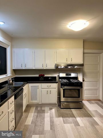 2 CHESTNUT AVE, Narberth, PA 19072