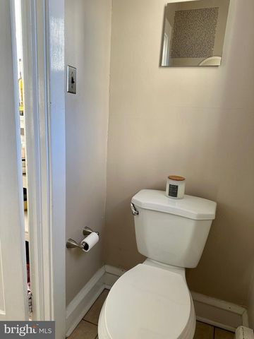2 CHESTNUT AVE, Narberth, PA 19072