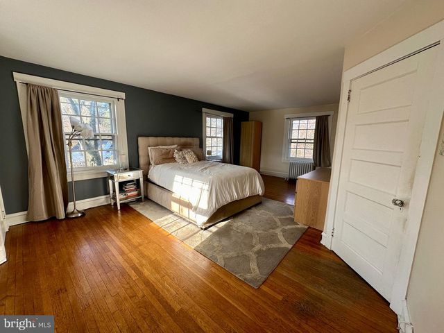 2 CHESTNUT AVE, Narberth, PA 19072