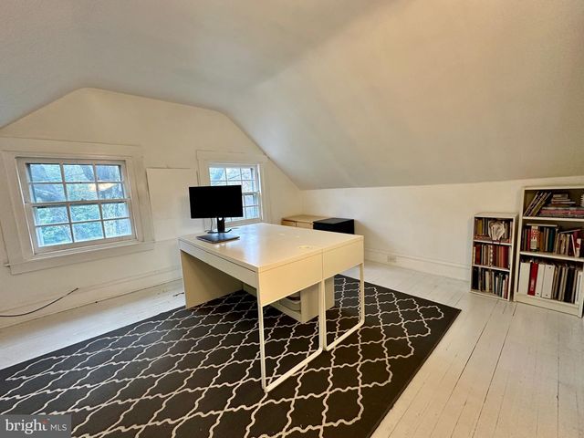 2 CHESTNUT AVE, Narberth, PA 19072