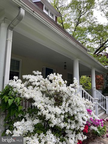 2 CHESTNUT AVE, Narberth, PA 19072