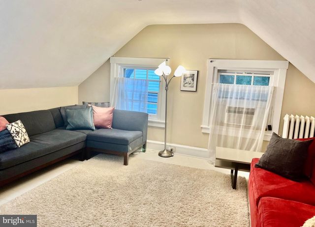 2 CHESTNUT AVE, Narberth, PA 19072