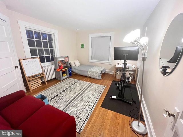 2 CHESTNUT AVE, Narberth, PA 19072