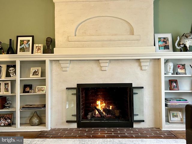 2 CHESTNUT AVE, Narberth, PA 19072