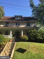 2 CHESTNUT AVE, Narberth, PA 19072
