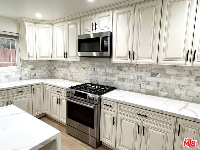 5019 Maplewood Avenue 105, Los Angeles, CA 90004