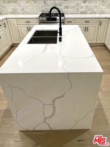 5019 Maplewood Avenue 105, Los Angeles, CA 90004