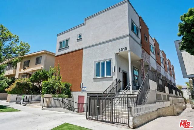 5019 Maplewood Avenue 105, Los Angeles, CA 90004