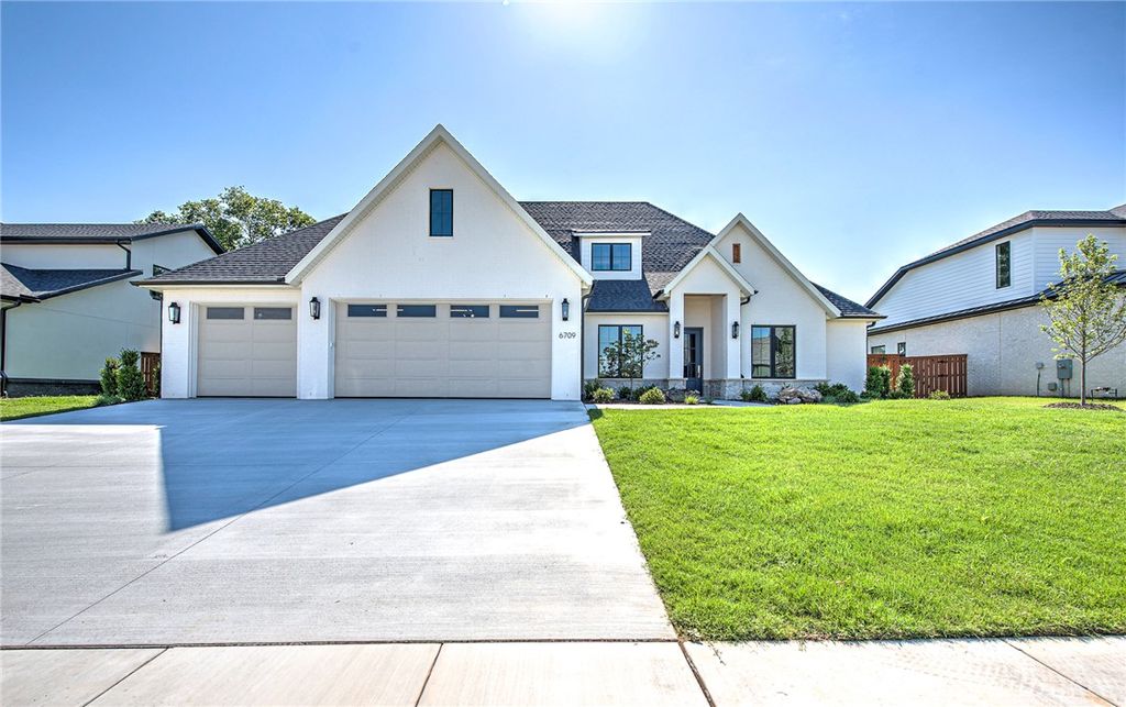 6709 SW Heartbeat Street, Bentonville, AR 72713