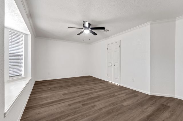 1502 Mabry Mill Road, Houston, TX 77062