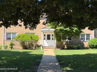 80 Manchester Court E, Freehold, NJ 07728