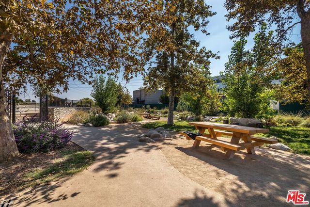 2660 Newell Street, Los Angeles, CA 90039