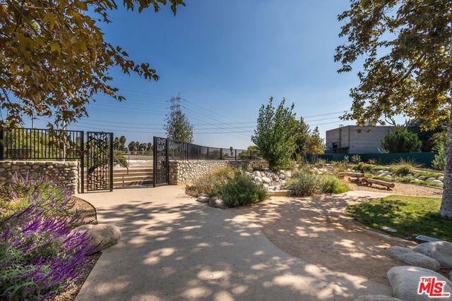 2660 Newell Street, Los Angeles, CA 90039