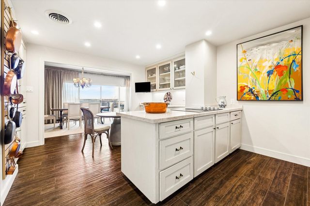 2929 Buffalo Speedway A203, Houston, TX 77098