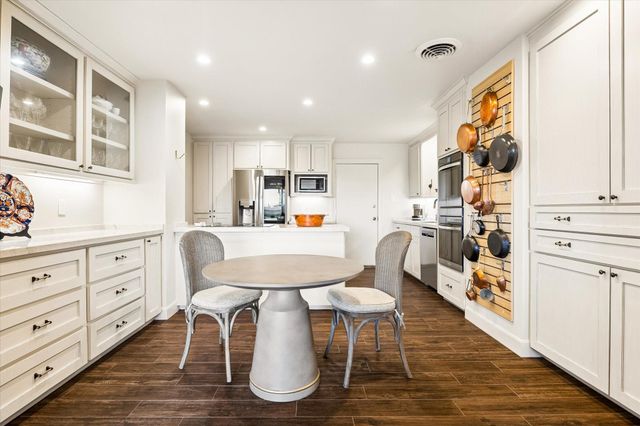 2929 Buffalo Speedway A203, Houston, TX 77098