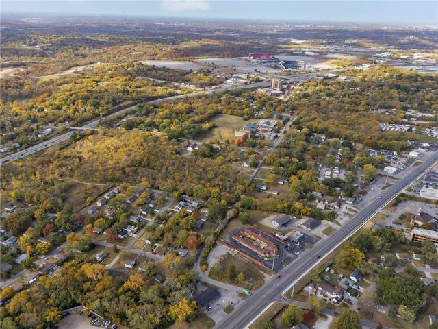 10305 E Us 40 Highway, Independence, MO 64055