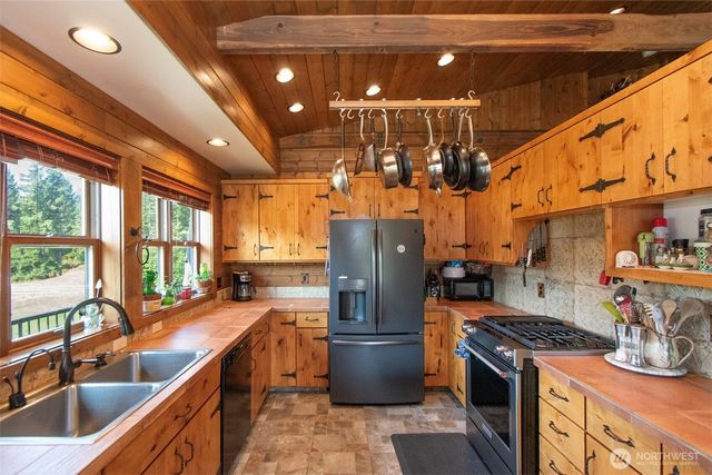 3634 Deer Park Road, Port Angeles, WA 98362