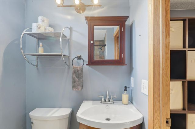8600 Medicine Lake Road, New Hope, MN 55427