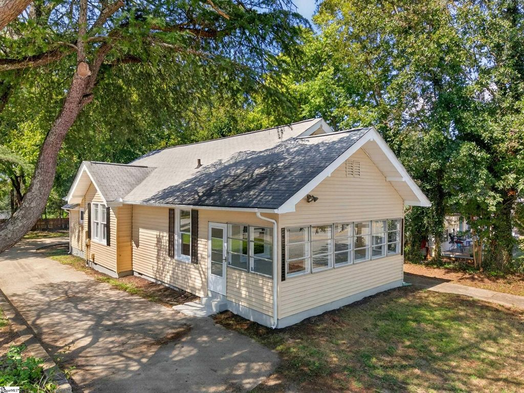 19 N Washington Avenue, Greenville, SC 29611