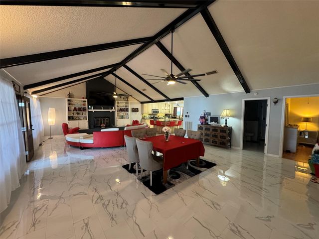 323 Mallard Point, Livingston, TX 77351
