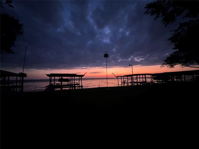 323 Mallard Point, Livingston, TX 77351