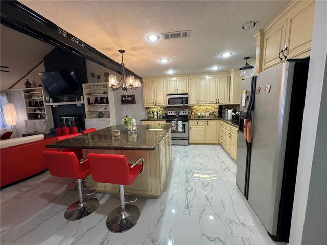 323 Mallard Point, Livingston, TX 77351
