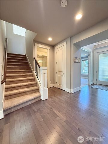 610 Field Place NE, Renton, WA 98059