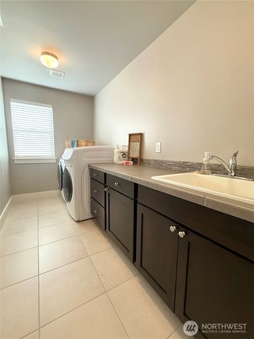 610 Field Place NE, Renton, WA 98059