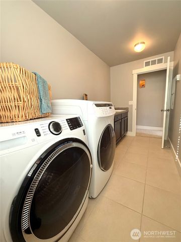 610 Field Place NE, Renton, WA 98059