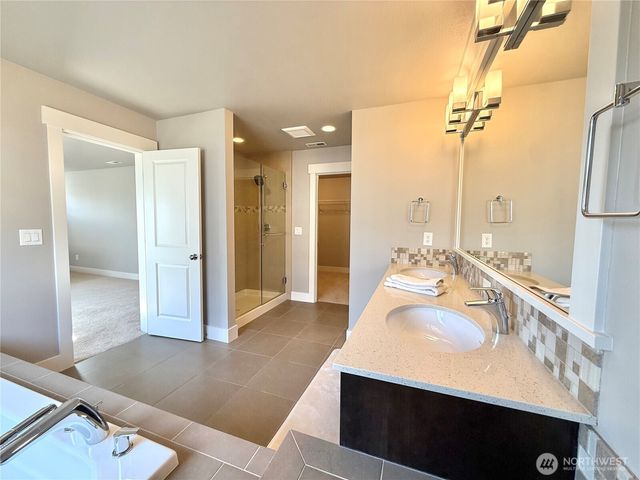 610 Field Place NE, Renton, WA 98059