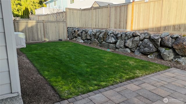 610 Field Place NE, Renton, WA 98059