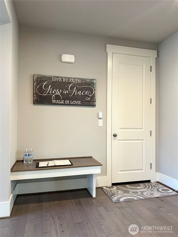 610 Field Place NE, Renton, WA 98059