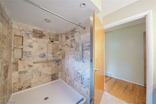 6531 Brighton Drive, North Olmsted, OH 44070