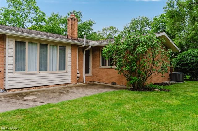 6531 Brighton Drive, North Olmsted, OH 44070