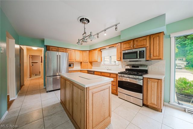 6531 Brighton Drive, North Olmsted, OH 44070