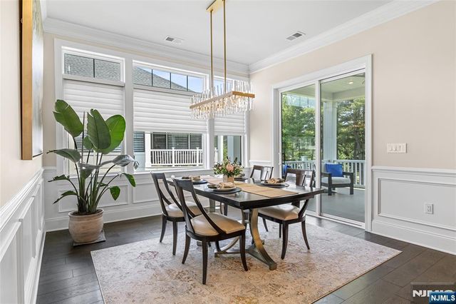 31 N Woodmont Circle 31, River Vale, NJ 07675