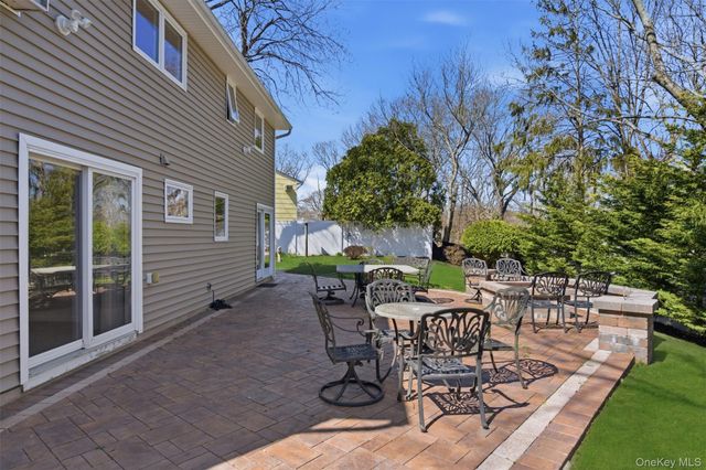 3 Rocket Court, Selden, NY 11784