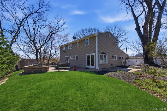 3 Rocket Court, Selden, NY 11784