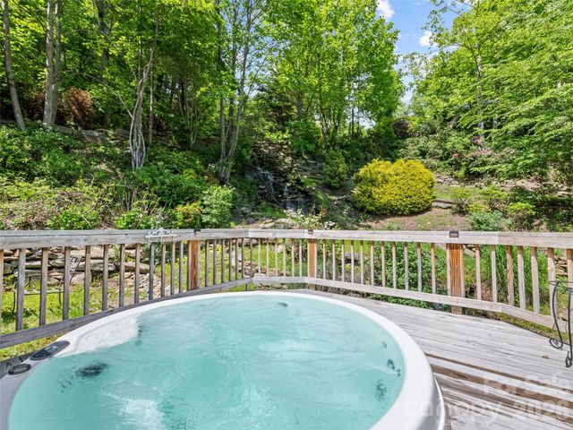 218 Red Oak Drive, Maggie Valley, NC 28751