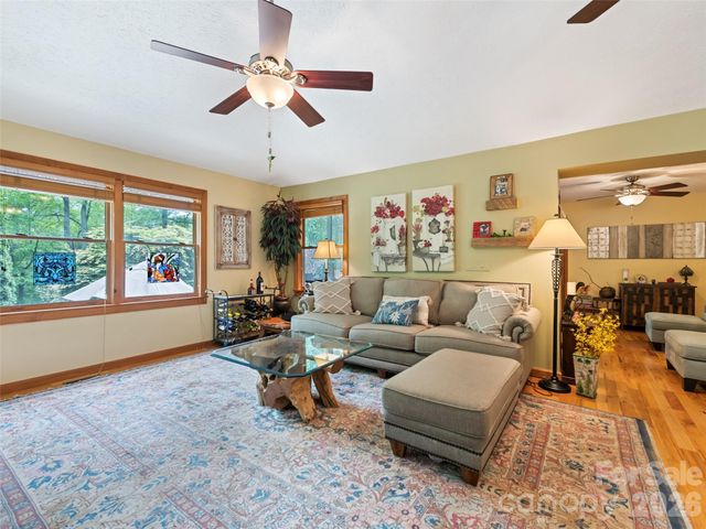 218 Red Oak Drive, Maggie Valley, NC 28751