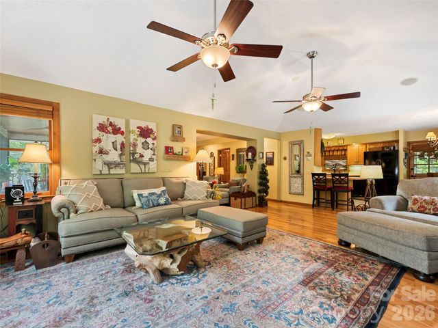 218 Red Oak Drive, Maggie Valley, NC 28751