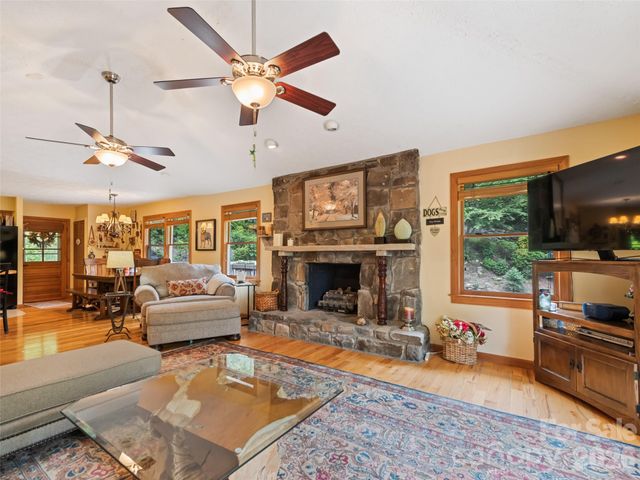 218 Red Oak Drive, Maggie Valley, NC 28751